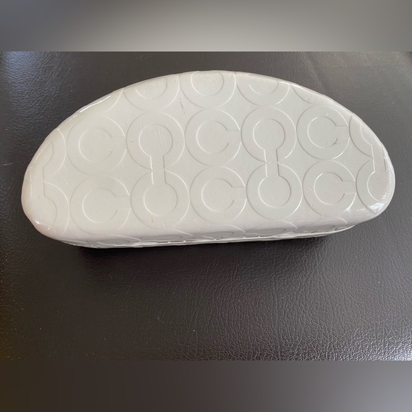 Coach - Clamshell Sunglass Case - Picture 5 of 5